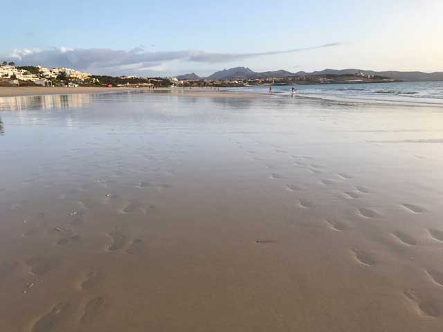 Härlig strand för löpning