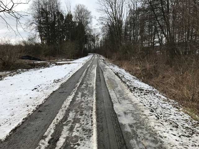 Lerig cykelväg mot Ekestad